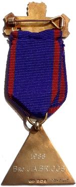 Знак INDEPENDENT ORDER OF ODDFELLOWS MANCHESTER UNITY – МАНЧЕСТЕРСКИЙ СОЮЗ НЕЗАВИСИМОГО ОРДЕНА ТАЙНОГО БРАТСТВА