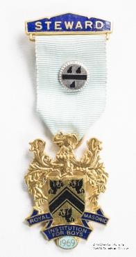 Знак RMIB 1969. STEWARD ROYAL MASONIC INSTITUTION FOR BOYS.  – Королевский Масонский институт для мальчиков.