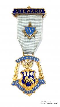 Знак RMIB 1966. STEWARD ROYAL MASONIC INSTITUTION FOR BOYS.  – Королевский Масонский институт для мальчиков.