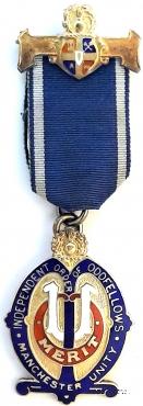 Знак INDEPENDENT ORDER OF ODDFELLOWS MANCHESTER UNITY – МАНЧЕСТЕРСКИЙ СОЮЗ НЕЗАВИСИМОГО ОРДЕНА ТАЙНОГО БРАТСТВА