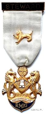 Знак RMIG 1975. STEWARD ROYAL MASONIC INSTITUTION FOR GIRLS – Королевский Масонский институт для девочек.