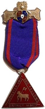 Знак INDEPENDENT ORDER OF ODDFELLOWS MANCHESTER UNITY – МАНЧЕСТЕРСКИЙ СОЮЗ НЕЗАВИСИМОГО ОРДЕНА ТАЙНОГО БРАТСТВА